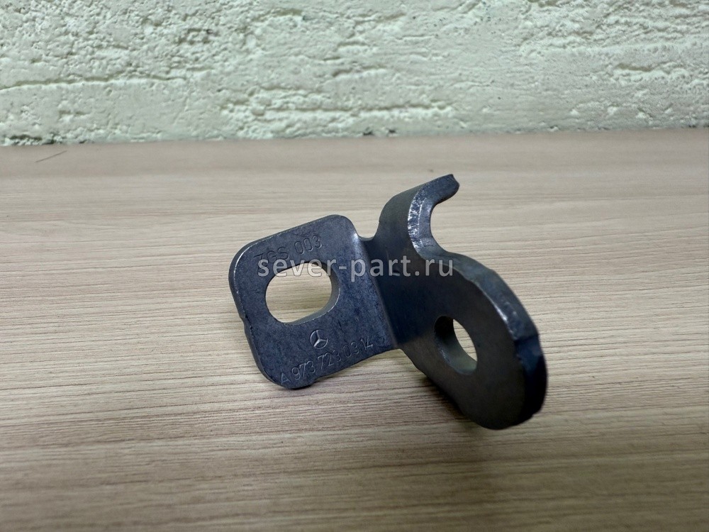 Кронштейн петли двери левый а/м КамАЗ 5490, МВ Axor / Mercedes-Benz A9737230314