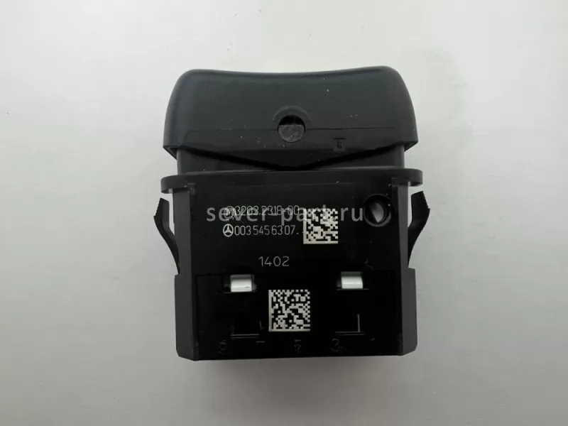 Клавиша включения автономного отопителя / Mercedes-Benz A0035456307