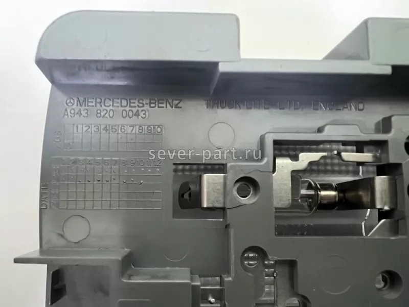 Фонарь салона (плафон) (Mercedes Actros MP2, MP3, Axor II, КАМАЗ 5490) / Mercedes-Benz A9438200043